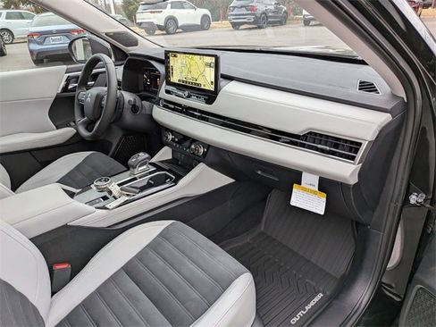 New 2025 Mitsubishi Outlander SE image 37