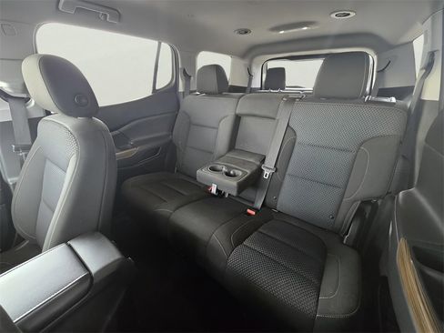 Used 2023 GMC Acadia SLE image 56