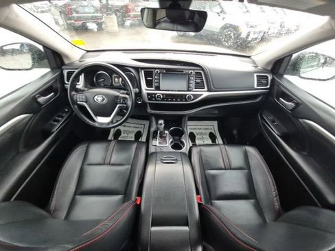 Used 2019 Toyota Highlander SE image 26
