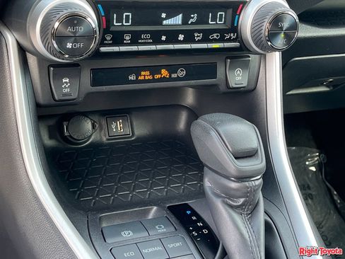 Certified 2025 Toyota RAV4 XLE FWD image 30
