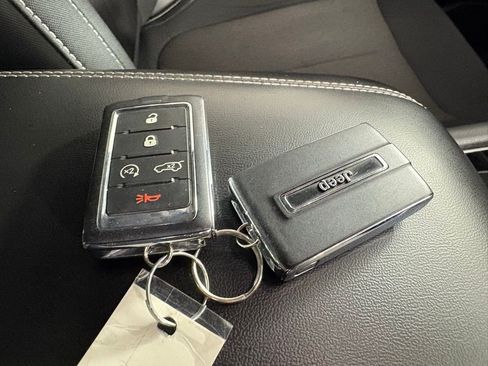 Used 2022 Jeep Grand Cherokee L Laredo w/ Luxury Tech Group I AWD/4WD image 45