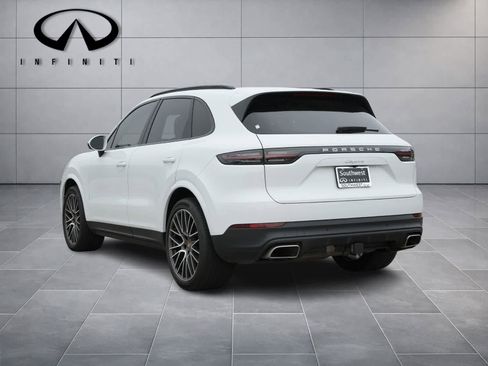 Used 2023 Porsche Cayenne Platinum Edition AWD/4WD image 4