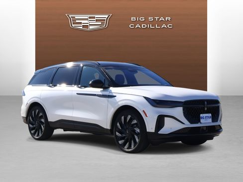 Used 2024 Lincoln Nautilus Reserve w/ Equipment Group 202A image 7