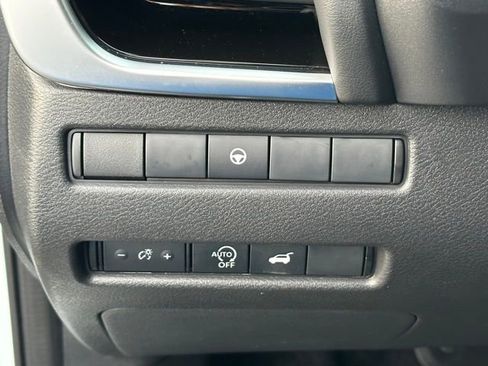 Certified 2025 Nissan Rogue SV image 25