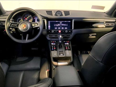 Certified 2026 Porsche Macan AWD/4WD image 14