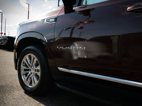 Used 2023 GMC Yukon XL SLT image 9