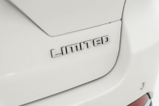 Used 2023 Jeep Grand Cherokee Limited AWD/4WD image 11