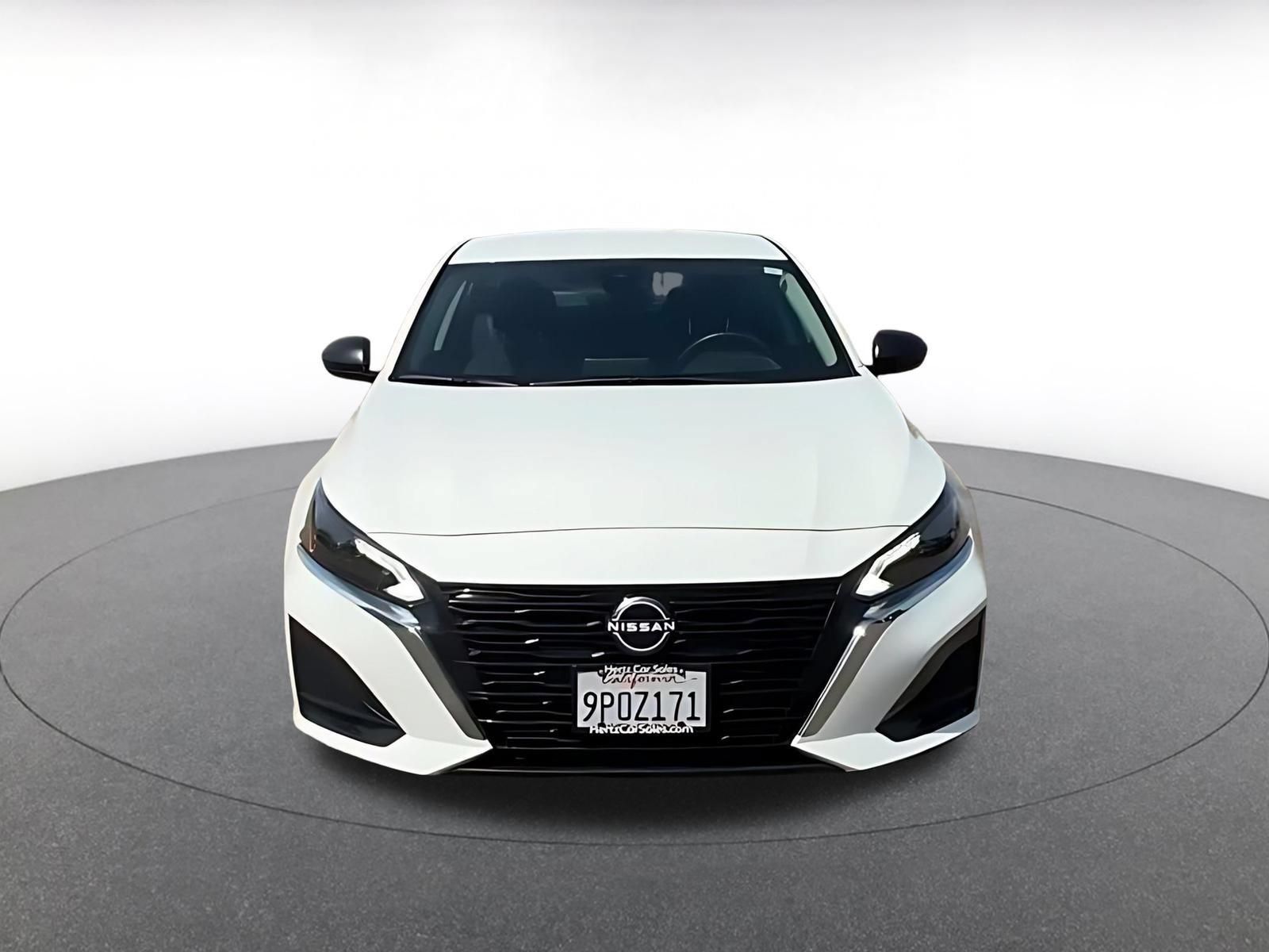 Used 2025 Nissan Altima 2.5 SV FWD image 4