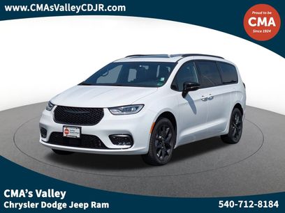 New 2025 Chrysler Pacifica Limited w/ Trailer Tow Group