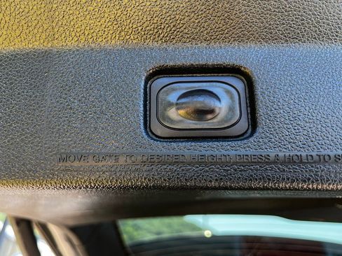Used 2018 Ford Explorer XLT w/ Equipment Group 201A AWD/4WD image 28