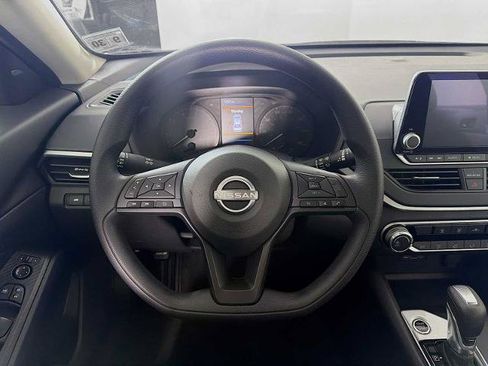 Certified 2025 Nissan Altima 2.5 S FWD image 9