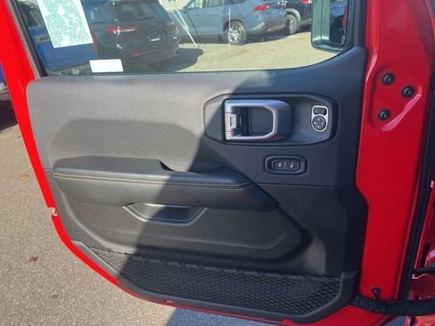 Used 2024 Jeep Wrangler Unlimited Sahara image 20