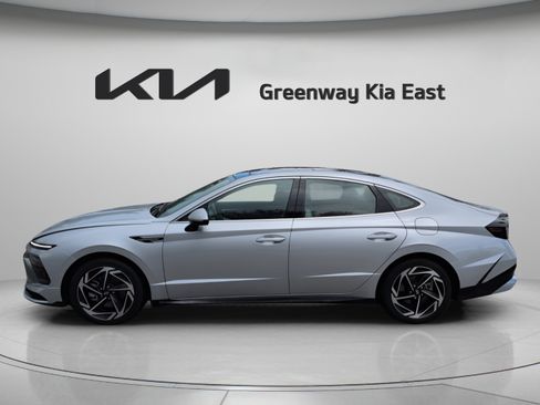 Used 2025 Hyundai Sonata SEL FWD image 9