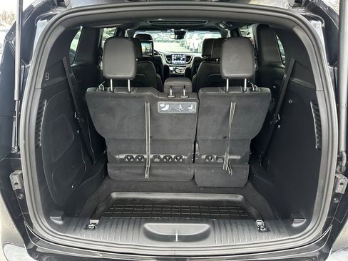 Used 2021 Chrysler Pacifica Touring-L w/ Uconnect Theater Family Group image 24