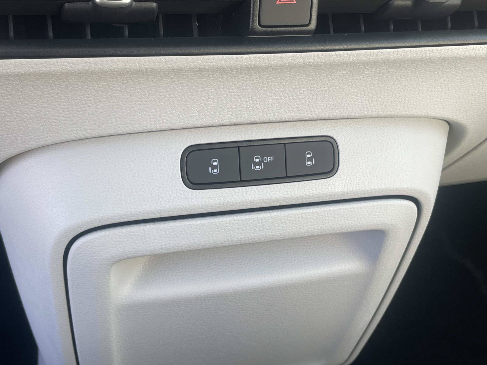 Certified 2025 Volkswagen ID. Buzz 1st Edition AWD/4WD image 17