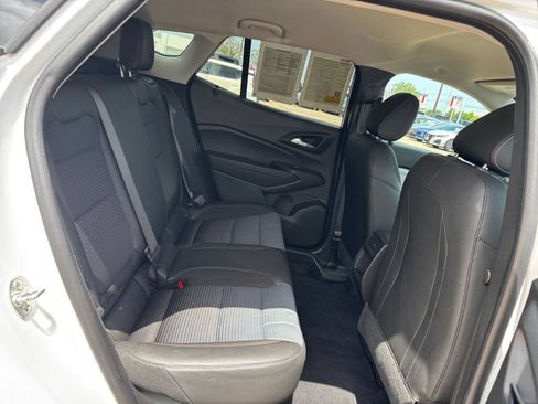Used 2025 Chevrolet Trax LT FWD image 24