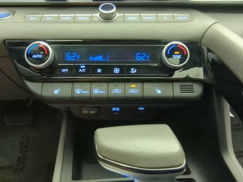 Used 2025 Hyundai Elantra SEL FWD image 18