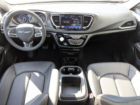 New 2025 Chrysler Pacifica Select FWD image 15