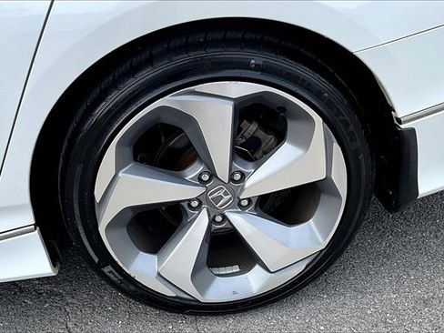 Used 2018 Honda Accord Touring image 8