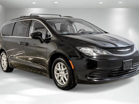 Used 2020 Chrysler Voyager Lxi image 5