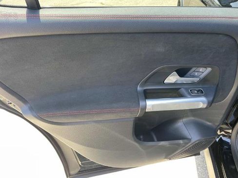 Used 2023 Mercedes-Benz GLB 250 image 28