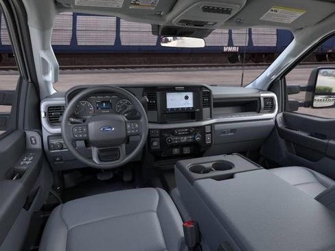 New 2026 Ford F250 XL w/ XL Chrome Package RWD image 9
