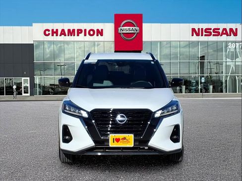 Used 2024 Nissan Kicks SR w/ SR Premium Package image 2