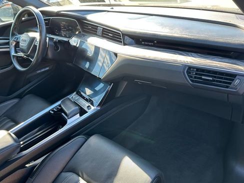 Used 2019 Audi e-tron Prestige w/ Prestige Package image 12