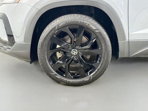 Used 2023 Volkswagen Taos SEL AWD/4WD image 38