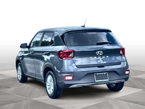 Used 2025 Hyundai Venue SE FWD image 6