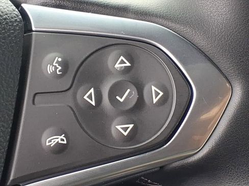 Used 2023 Chevrolet Traverse LT image 11