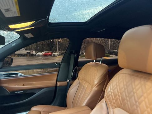Used 2018 BMW 750i image 30