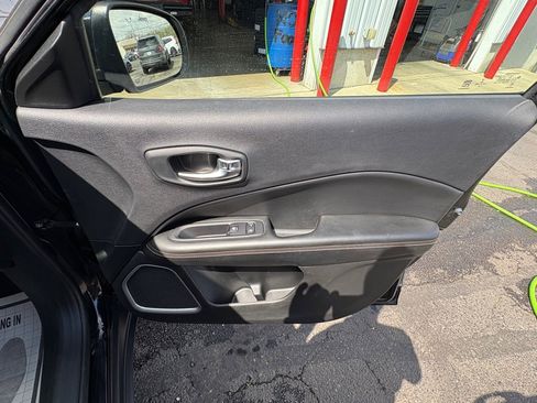 Used 2019 Jeep Compass Latitude image 16