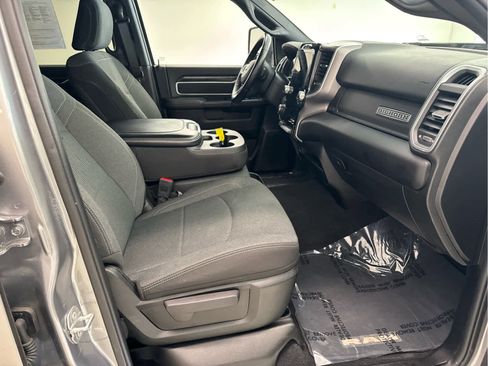 Used 2024 RAM 2500 Big Horn w/ Sport Appearance Package image 12