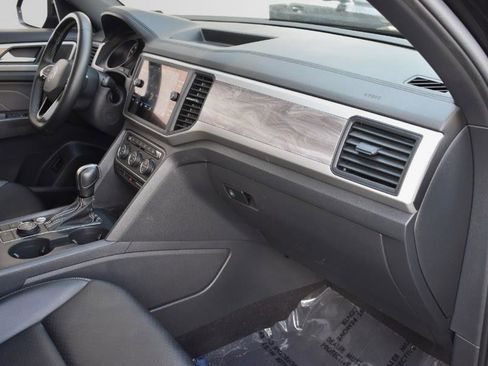 Used 2021 Volkswagen Atlas Cross Sport SE w/ Panoramic Sunroof Package image 29