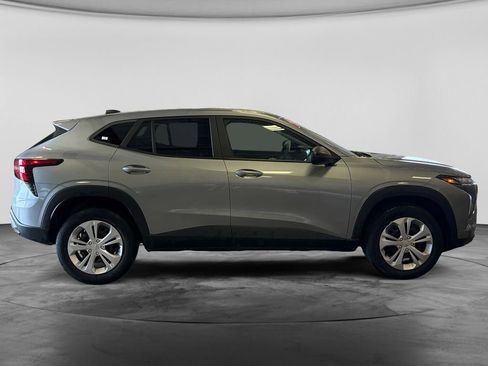 Used 2024 Chevrolet Trax LS FWD image 11