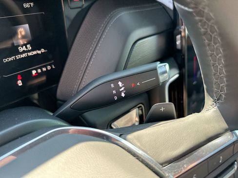 Used 2025 GMC Yukon XL Denali w/ Sun & Power Step Package image 15