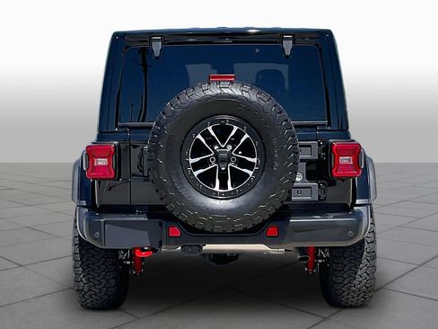 Used 2025 Jeep Wrangler Unlimited Rubicon AWD/4WD image 5