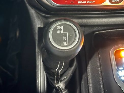 Used 2020 Jeep Gladiator Rubicon AWD/4WD image 29
