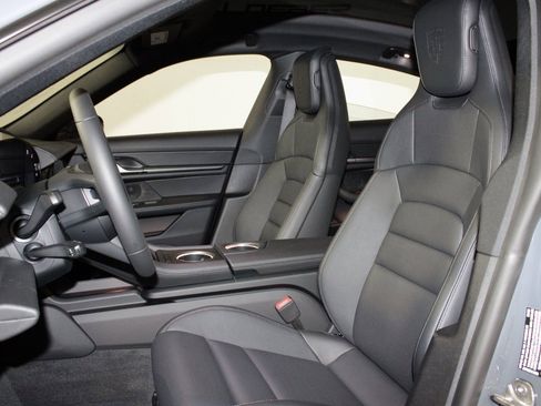 Used 2025 Porsche Taycan image 5