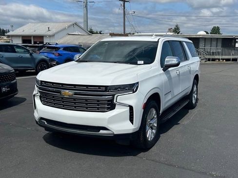 Used 2023 Chevrolet Suburban Premier RWD image 3