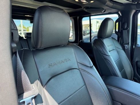 Used 2023 Jeep Wrangler Unlimited Sahara w/ Cold Weather Group image 18