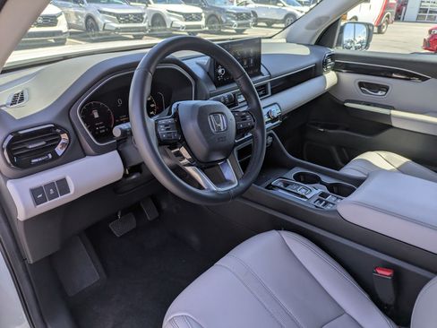 Certified 2025 Honda Pilot EX-L image 16