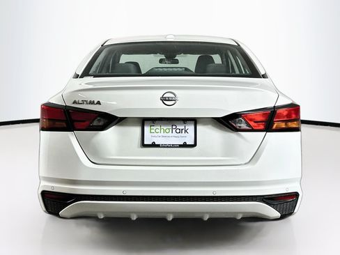 Used 2025 Nissan Altima 2.5 SV FWD image 7