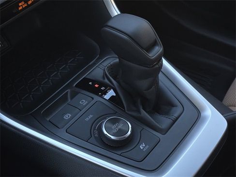 Certified 2025 Toyota RAV4 LE image 22