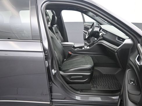 Used 2025 Jeep Grand Cherokee L Altitude AWD/4WD image 36