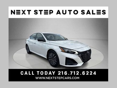 Used 2024 Nissan Altima 2.5 SV FWD image 1