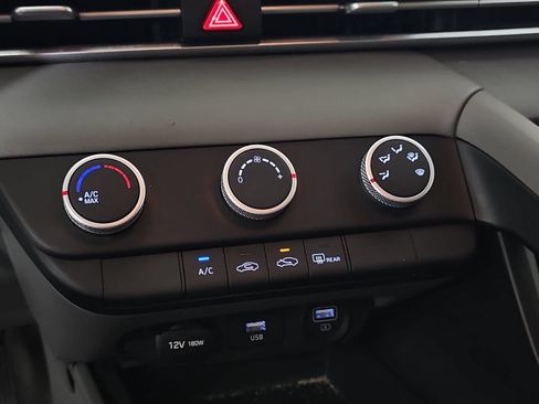 Used 2021 Hyundai Elantra SE FWD image 22