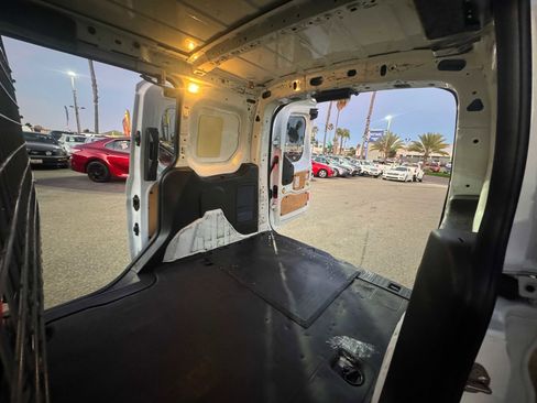 Used 2016 Ford Transit Connect XLT image 9