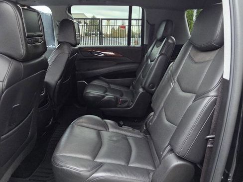 Used 2017 Cadillac Escalade ESV Luxury image 11